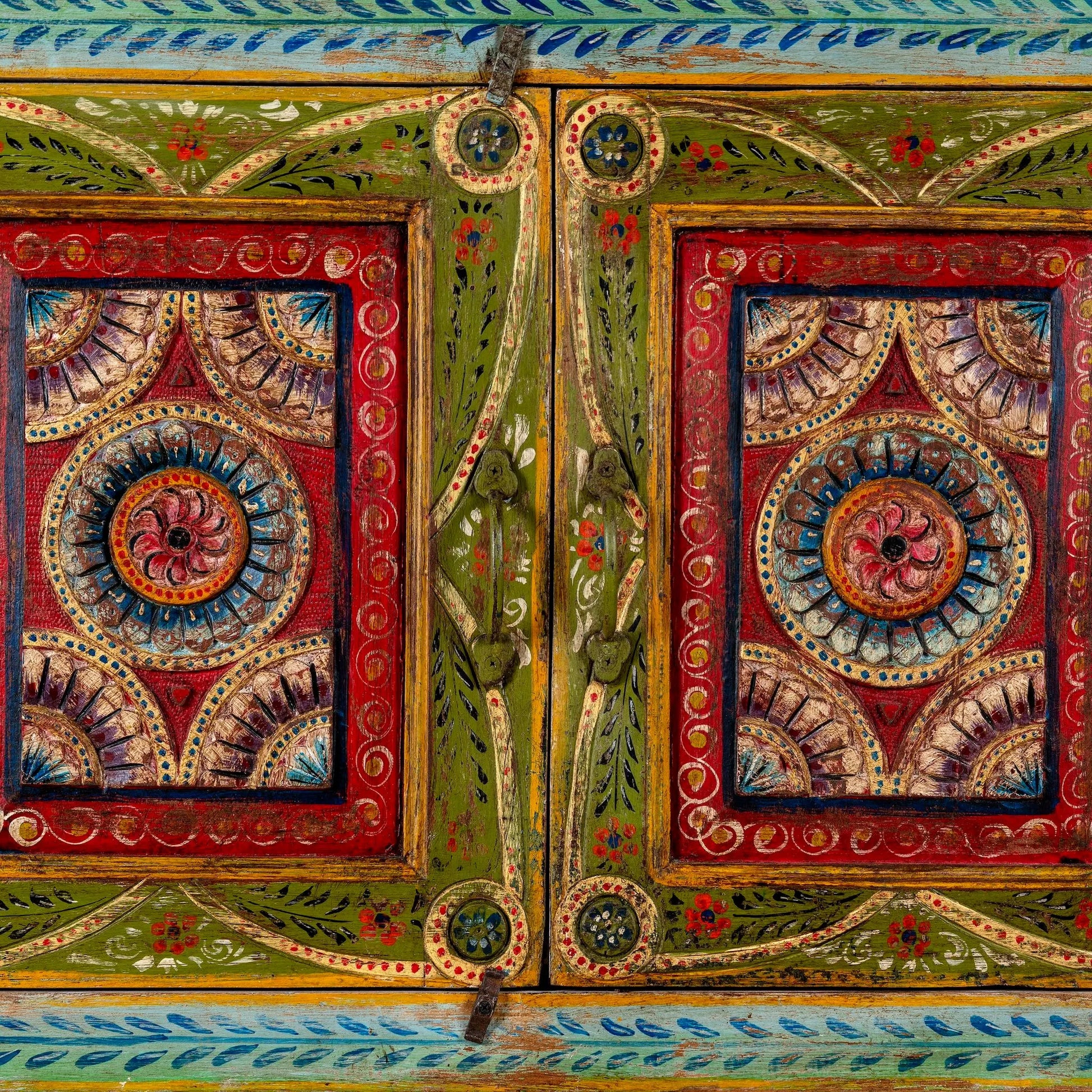 console table with drawers,
console table with storage,
wooden bar stools,
small console table,
side tables for living room,
white console table,
living room table,
living room,
vintage furniture,
wood console table,
small tv stand,