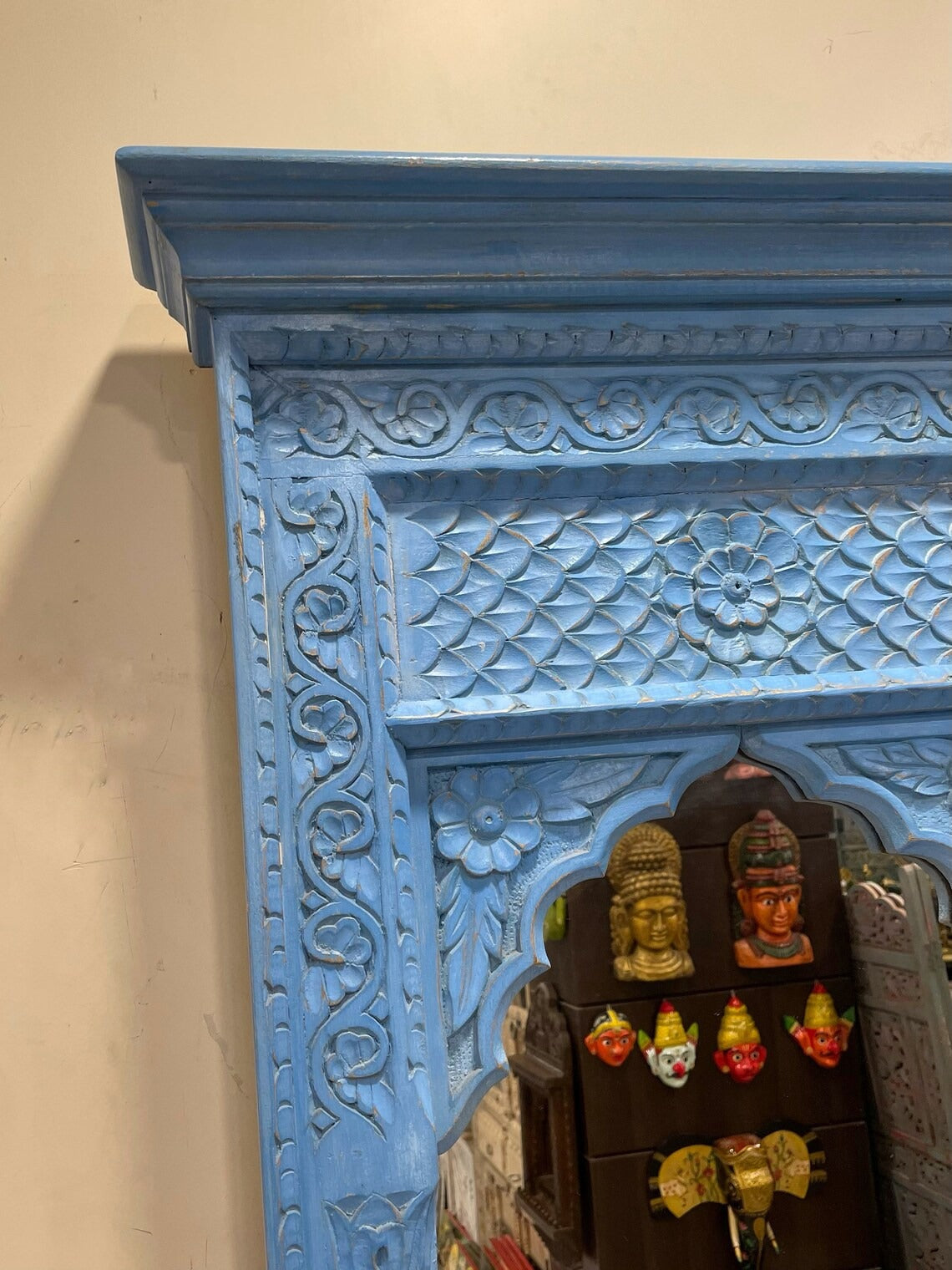 dressing table with mirror,
full length wall mirror,
large wall mirror,
full body mirror,
rattan mirror,
large floor mirror,
large round mirror,
bathroom vanity mirrors,
oval mirror,
big mirror,
long mirror,
black round mirror,
large bathroom mirror,
free standing mirror,
circle mirror,
over the door mirror,
oversized floor mirror,
tall mirror,
black arch mirror,
wavy mirror,
round bathroom mirror,
simple human mirror,
door mirror,
Vintage furniture