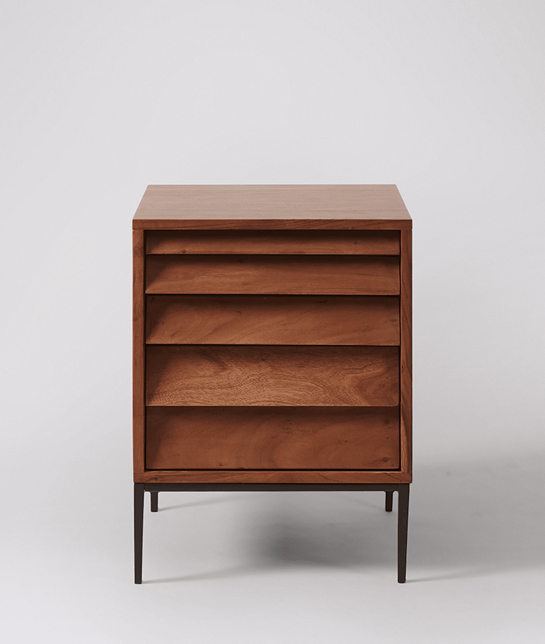 Elvara Acacia Wood Bedside Table – Tall 5-Drawer Nightstand with Iron Legs, Mid Century Storage Cabinet in Universal Teak - DOBRI ARTS AU