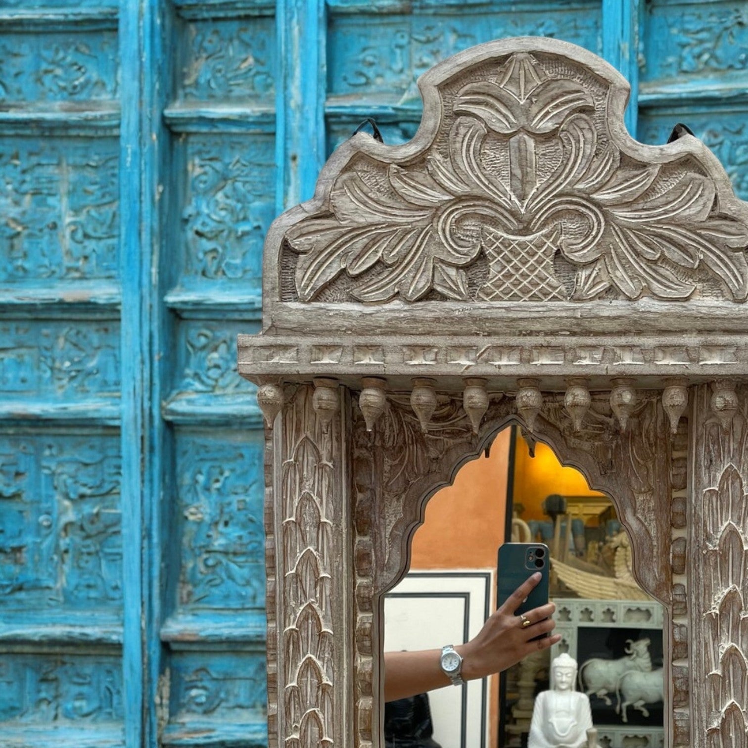 Hand-Carved Dark Walnut Wooden Jharokha Mirror with Ornate Crown Detail - DOBRI ARTS AU