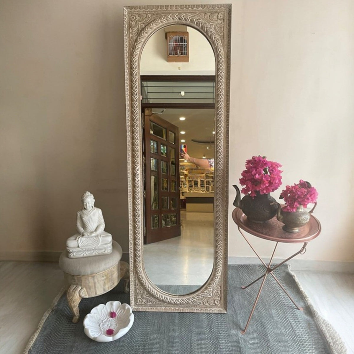Hand-Carved Distressed White Oval Arch Wooden Floor Mirror - DOBRI ARTS AU