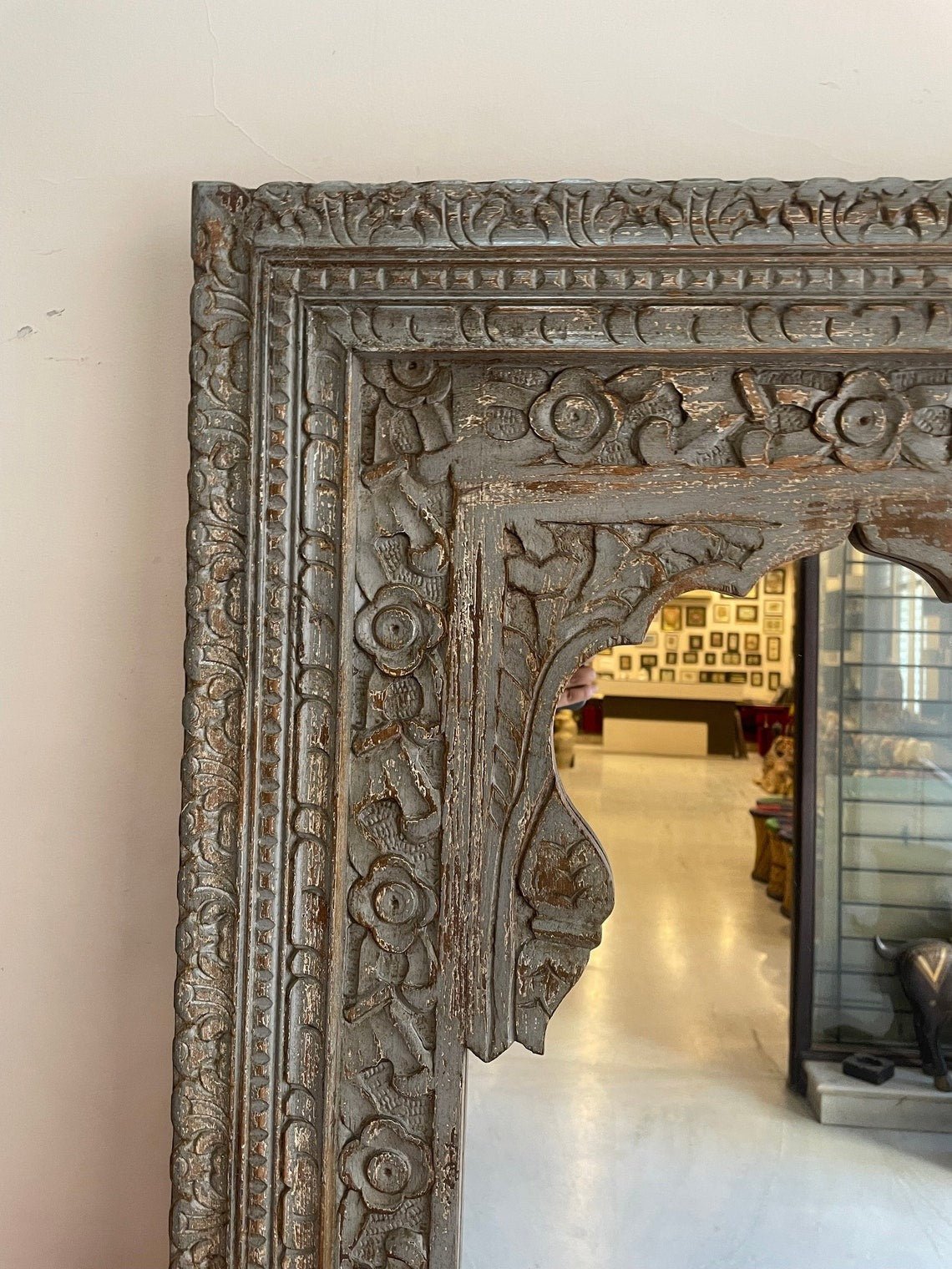 Hand-Carved Grey Wash Wooden Arch Mirror with Floral Border - DOBRI ARTS AU