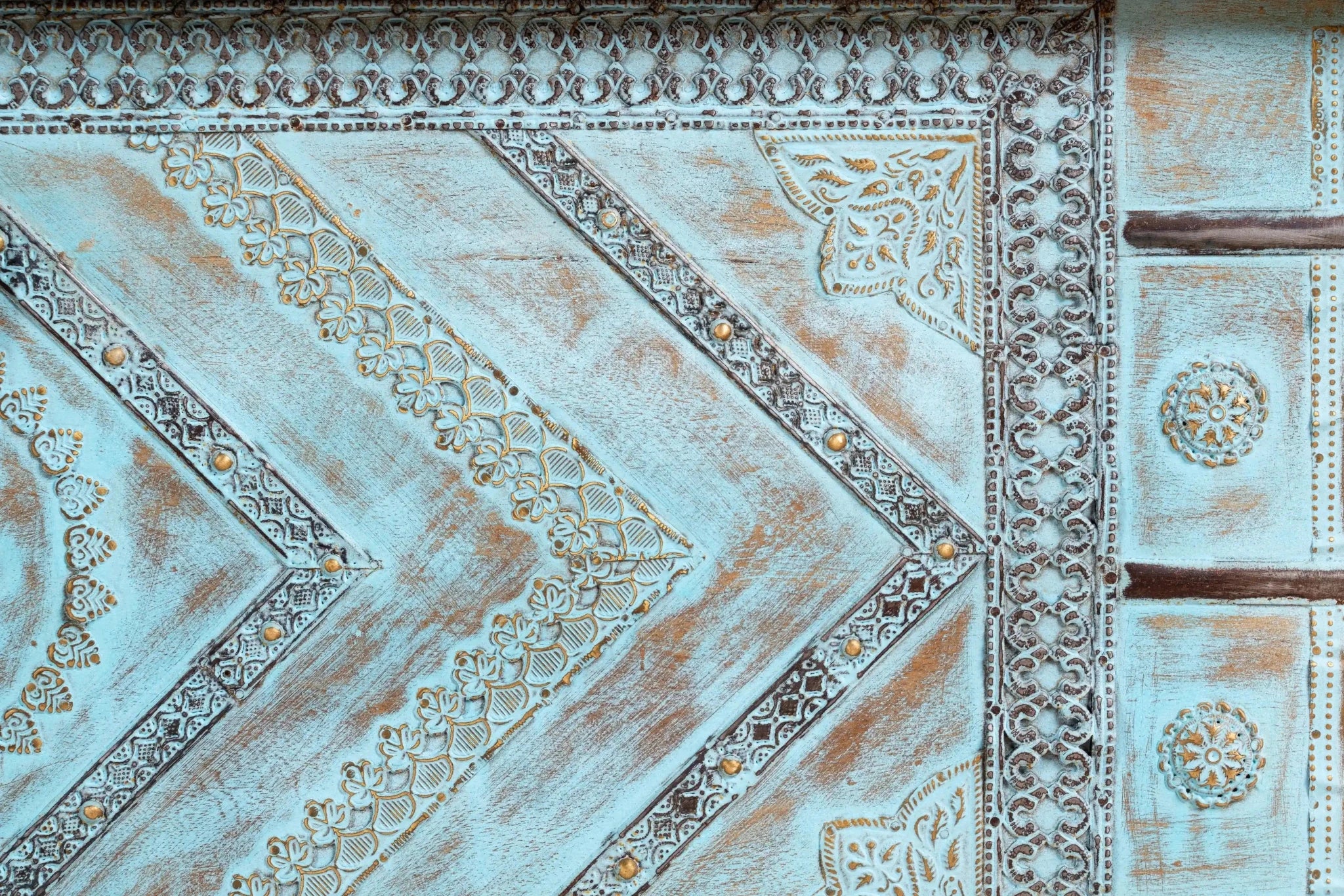 Mandavai Hand-Carved Mango Wood Turquoise Storage Chest - DOBRI ARTS AU