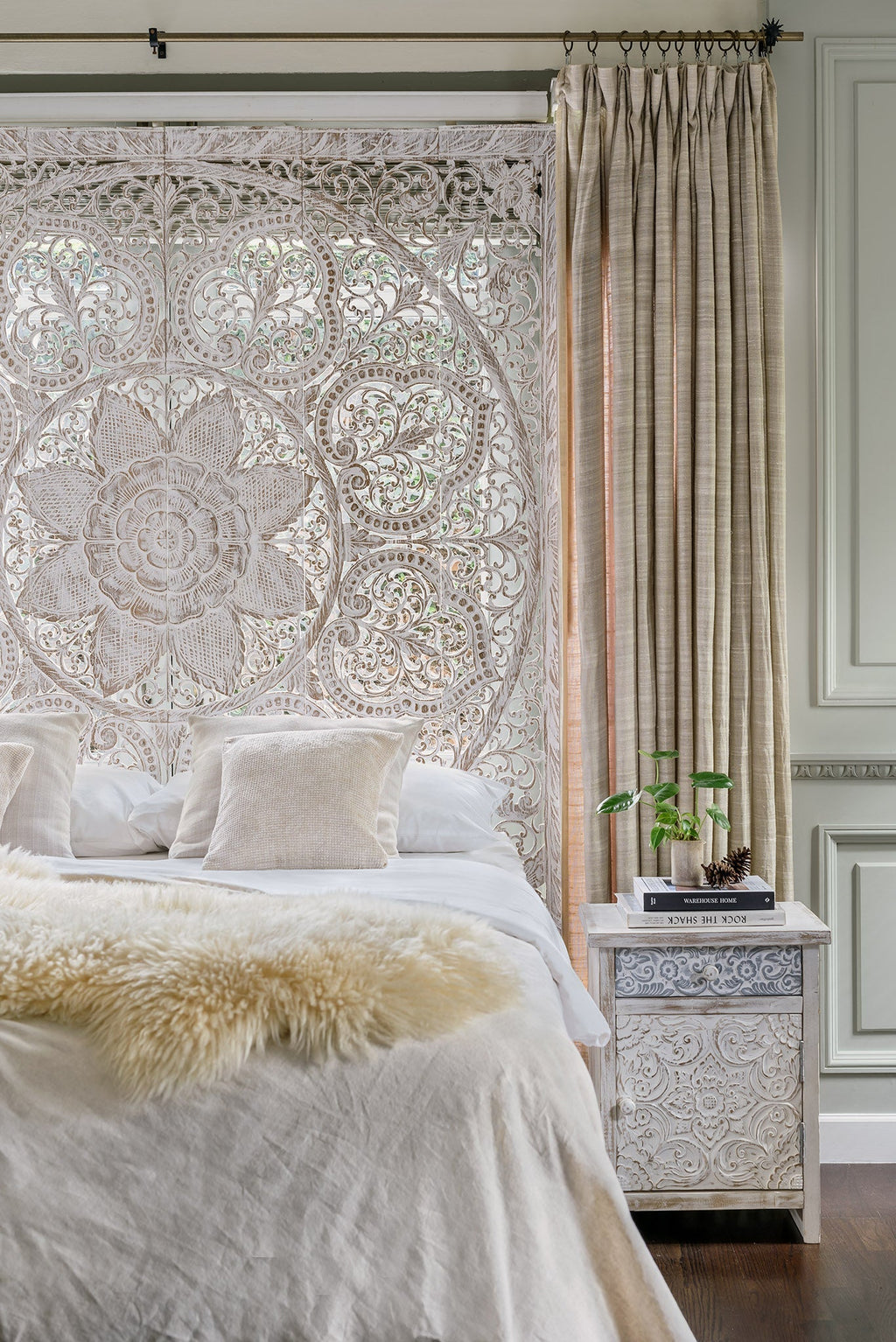 Mira Hand Carved Mango Wood Wall Headboard – Ornate Floral Medallion Panel, Antique White Finish - DOBRI ARTS AU