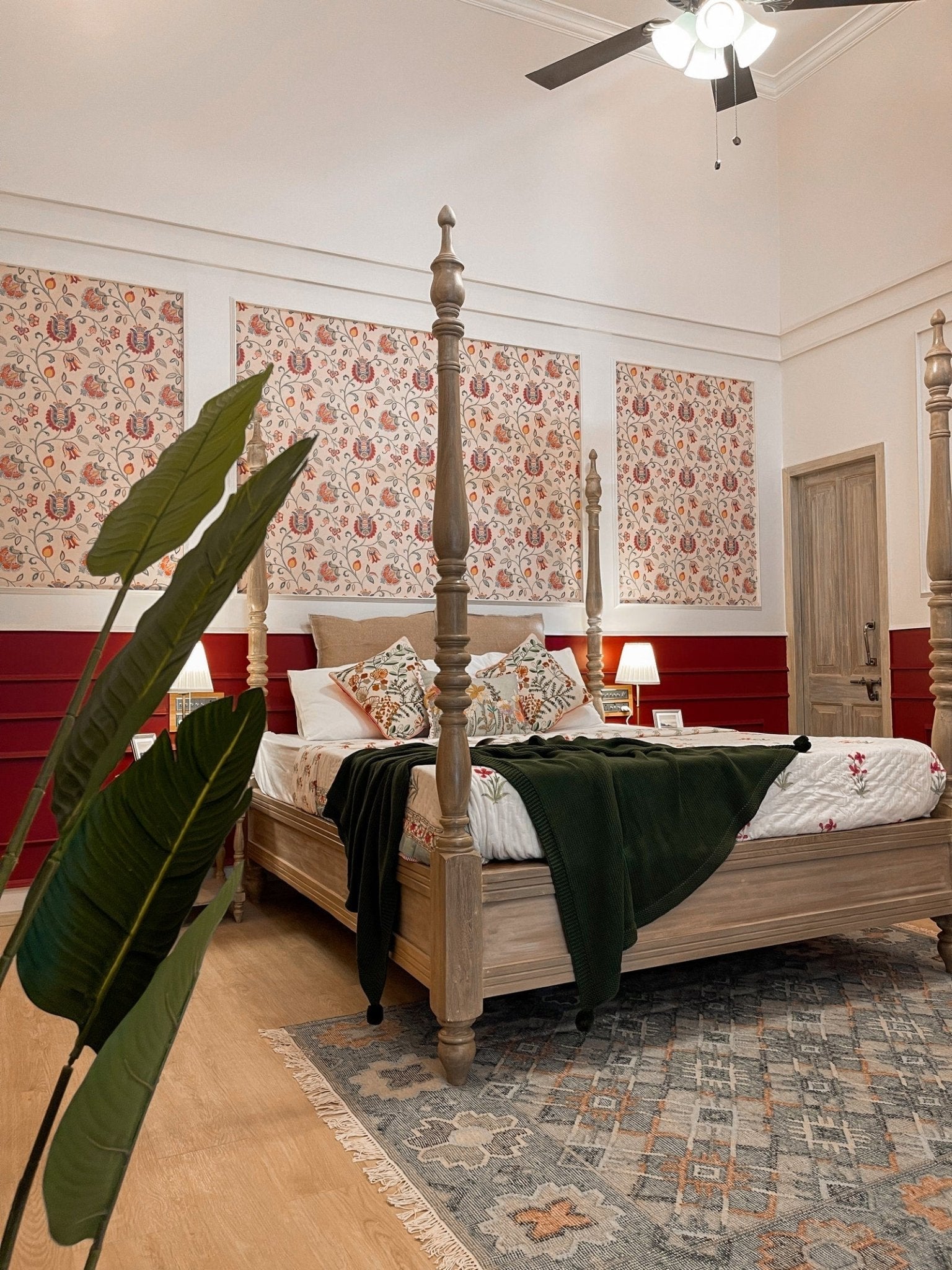 Solid Wood Acacia Four Poster King Bed – Handcrafted Traditional Poster Bed Frame with Turned Posts, Light Honey Finish - DOBRI ARTS AU