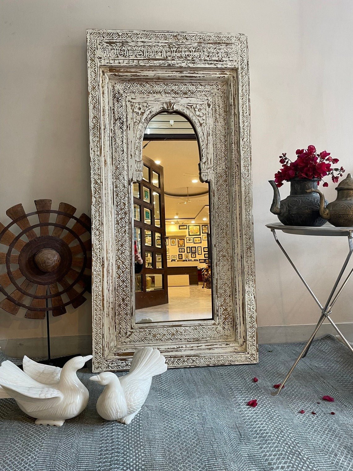 Vintage Wood Mirror: A Distinctive Accent for Your Wall DecorHand-Carved Distressed White Arch Wooden Floor Mirror with Heritage Motifs - DOBRI ARTS AU
